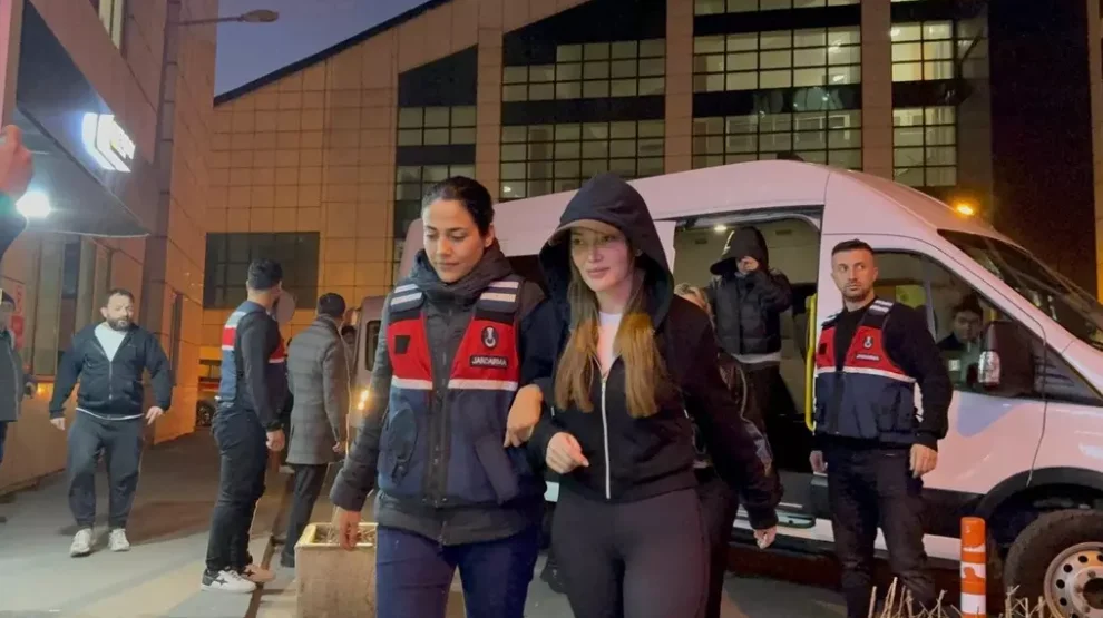 Ünlü İsimler Gözaltına Alındı: Danla Biliç'ten Açıklama