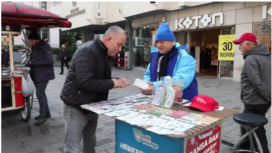 Ödemiş'te Yılbaşı Çekilişine Yoğun İlgi: 800 Milyon TL'lik Rekor İkramiye Beklentiye Dönüştü